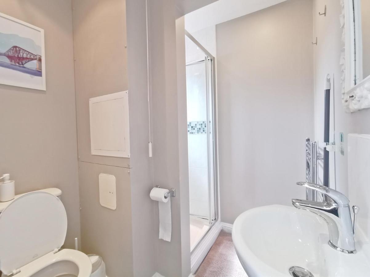 Modern And Spacious Double&King Bedrooms Both With Private Bathrooms Edinburgh Eksteriør billede